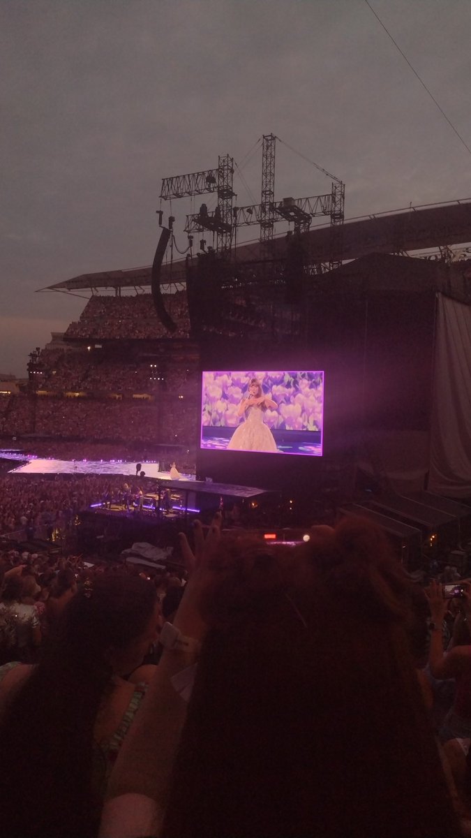 I cannot believe I just experienced this dream of a night 😭
ilysm Taylor 🩵🩵🩵