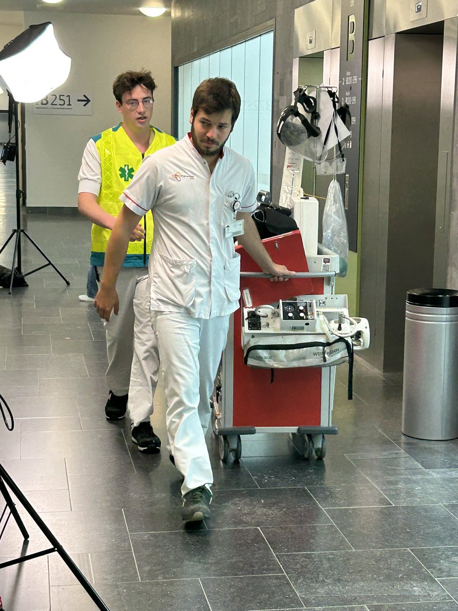 slk8500's tweet photo. Ook op zaterdag snelle jongens in @azgroeninge. #ziekenhuis #Kortrijk  #employerbranding #filmopnames #Tomorrow https://t.co/DXtWh0mtJb