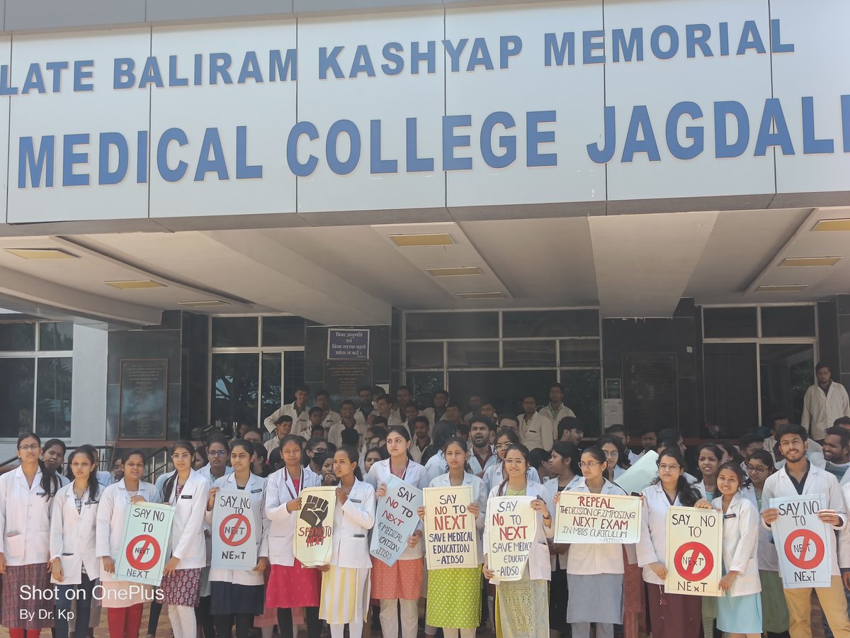 kpratrey002's tweet photo. We students of 2019 batch from chhattisgarh protesting against #NEXT 
#NMC forcefully putting #NEXT On 2019 batch in mid year
We don’t want #NEXT
#NONEXTFOR19BATCH
#CANCELNEXT

@NMC_IND @MoHFW_INDIA 
@mansukhmandviya 
@KapilSibal @official_aimsa 
@ianilradadiya @AIDSO_AIC https://t.co/n2ad9ZIGvo
