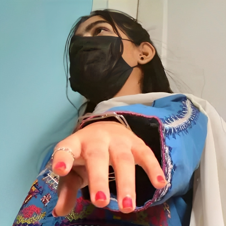 saloniverm54536's tweet photo. 🖤🌟 Behind the mask lies a woman of strength and resilience. Her blue jacket symbolizes her determination to conquer any challenge that comes her way. 💪🏼✨
#MaskedStrength #DeterminedSoul #ConquerChallenges https://t.co/wvF9NLbCqC