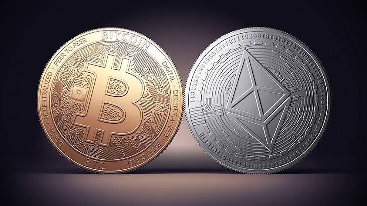 🧠 KNOWLEDGE DROP: If you've ever wondered about the difference between #Bitcoin and #Ethereum, you're in the right place! Let's dig into the unique features that make these two cryptocurrencies a cornerstone of the #crypto world.

🧵 Time for a thread 👇