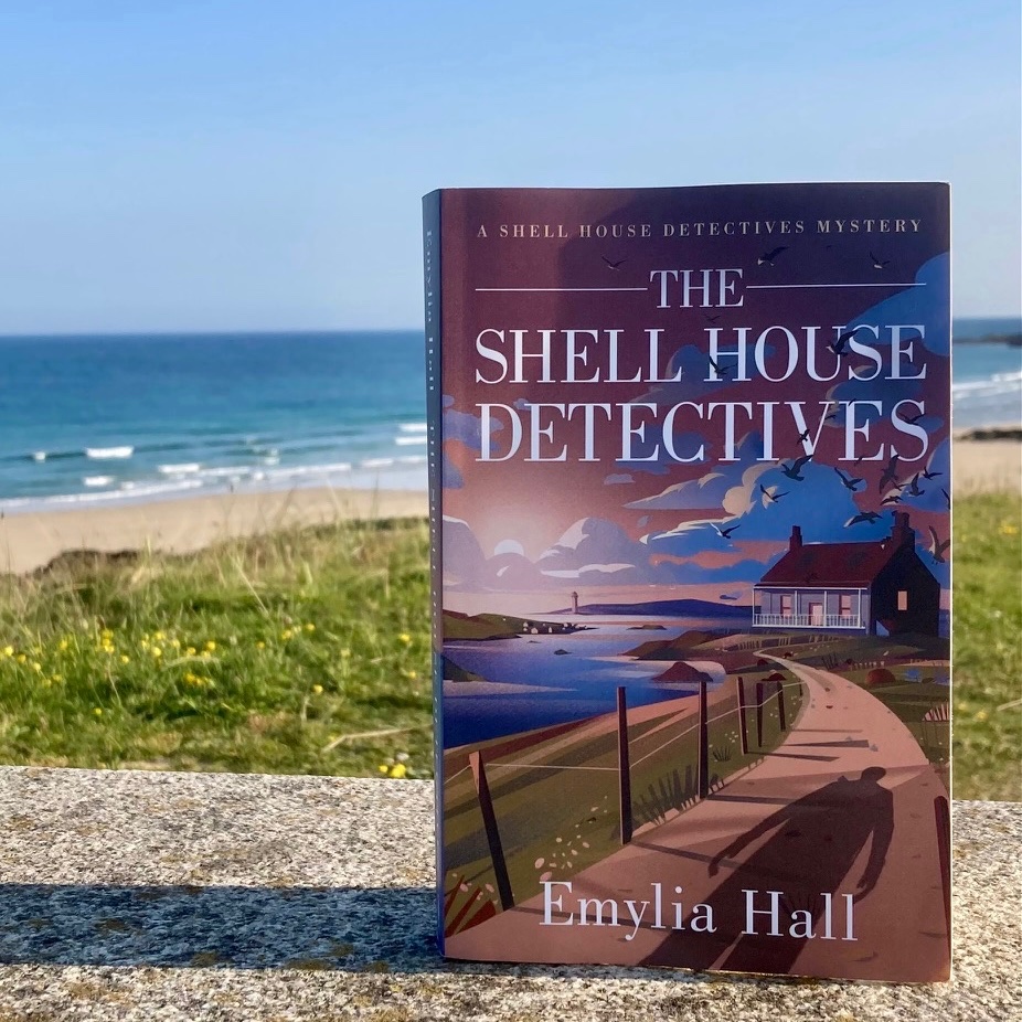 EmyliaHall's tweet image. It’s publication day for #theshellhousedetectives and I couldn’t be happier. Big big thanks to everyone who’s been part of this book’s journey (especially @Rowan_Lawton @_victoriahaslam at @AmazonPub @lauragerrard @sophieglorita) and to all you treasured readers 🐚💕