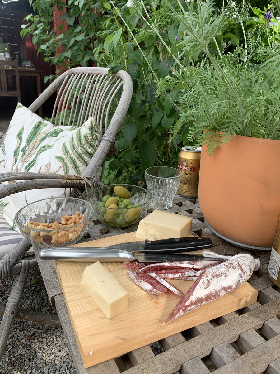 Dinner at my parent’s allotment 💐 I love summer 🌿