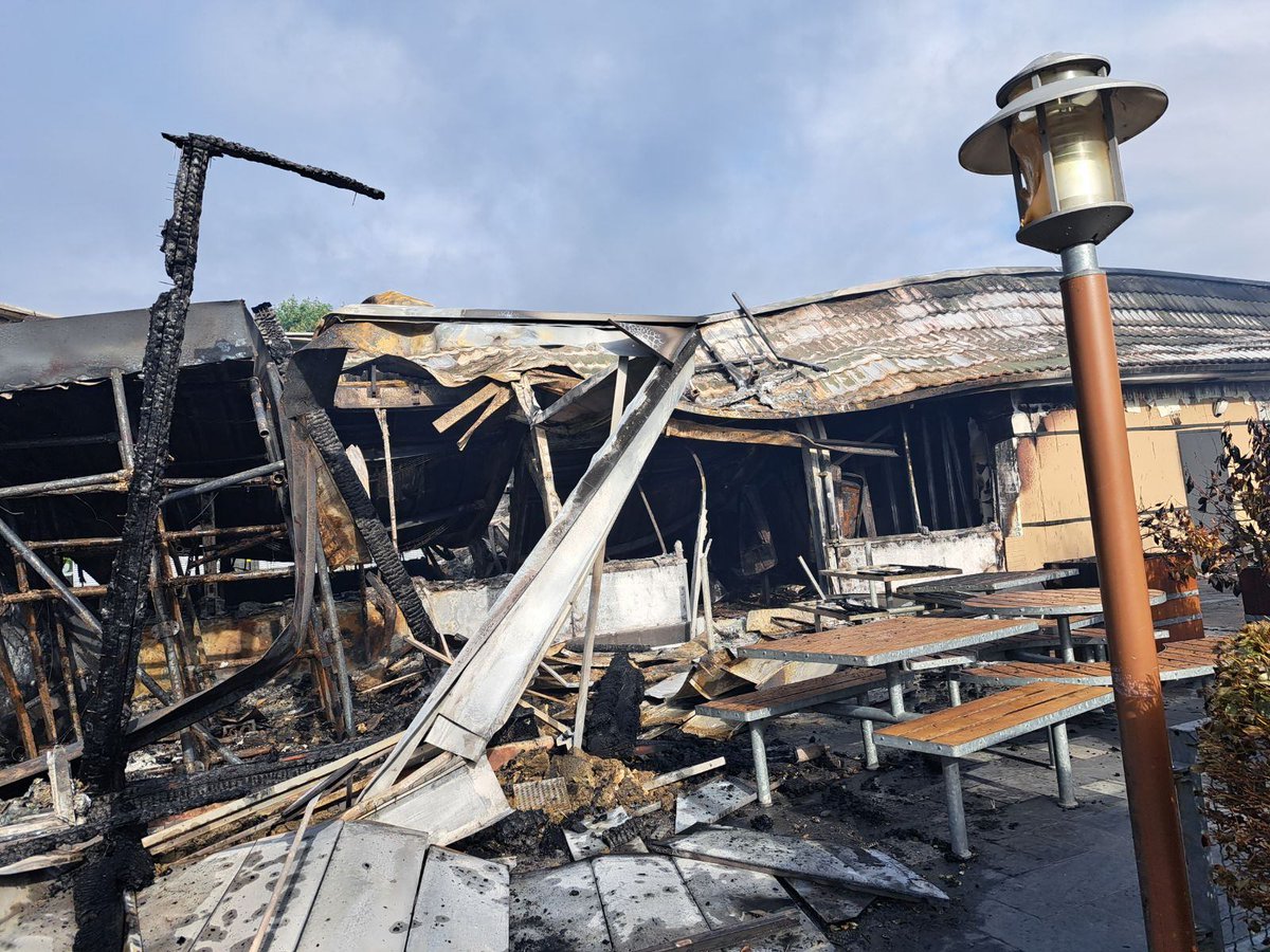 paris_normandie's tweet image. À #Gaillon, un restaurant McDonald’s a été incendié. Selon la préfecture, les forces ont été visées par des tirs de mortiers d’artifice