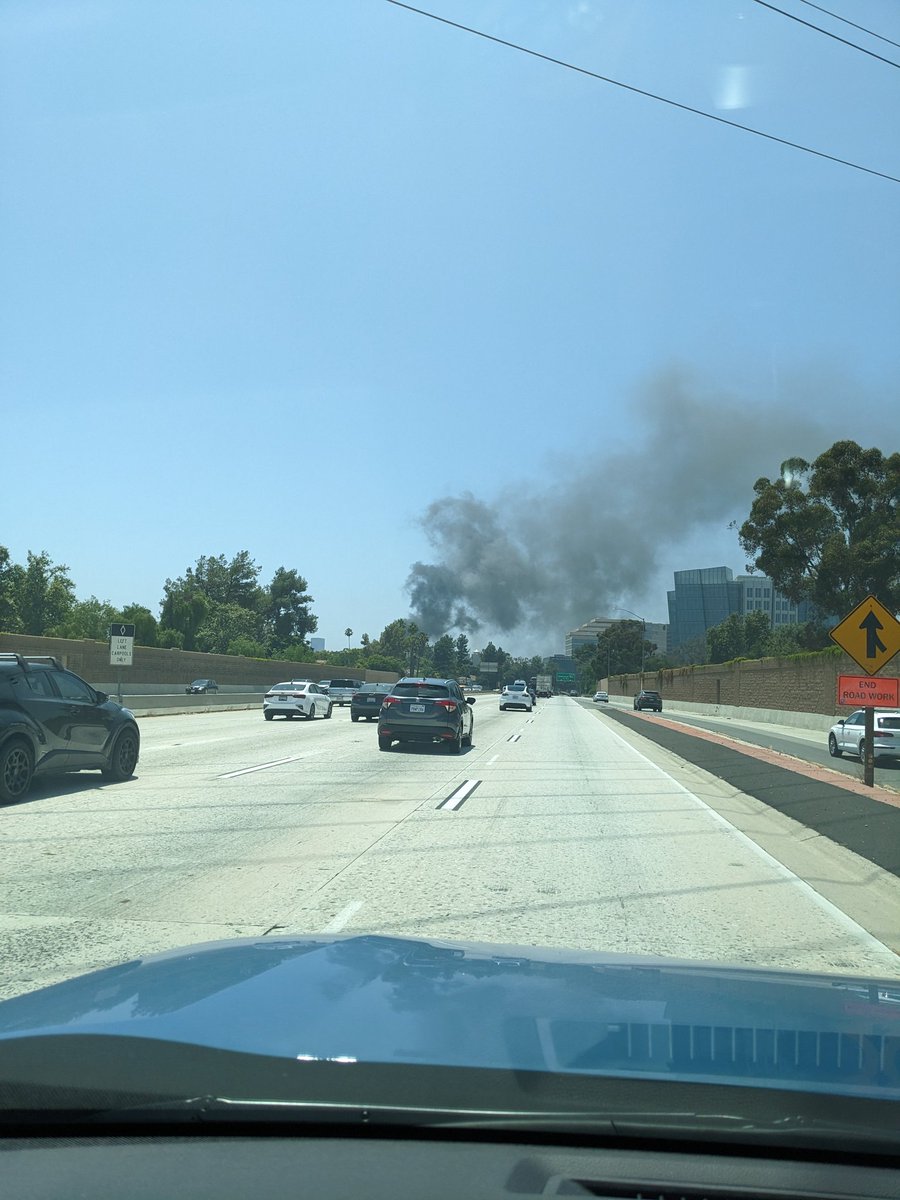 sketchpatrol's tweet photo. Got to see the Warner Brothers lot on fire today. https://t.co/pGFiwu27eW