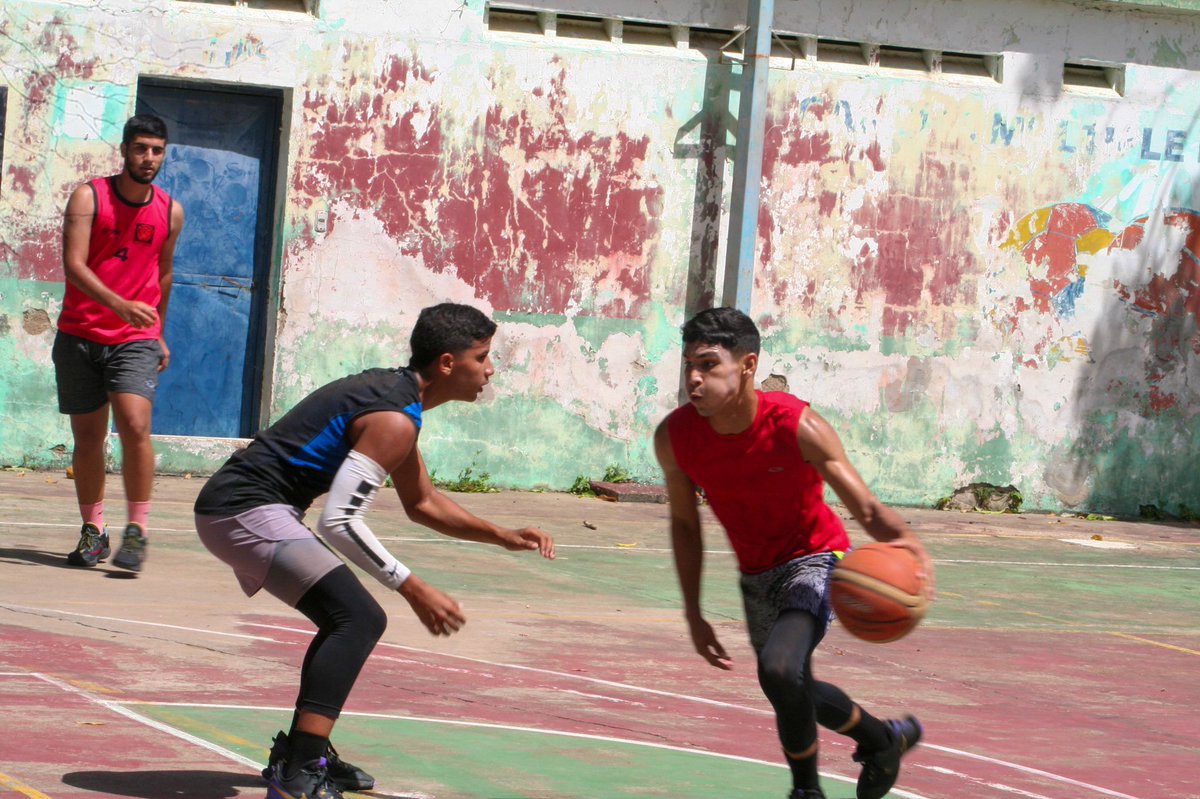 VivaLaUDONE's tweet photo. Final de basket 3x3 UDONE🏀

Apoyar el deporte siempre ha sido un bastión para nuestro movimiento, además de impulsar las proyecciones de nuestros jóvenes deportistas. https://t.co/D6ZRkUjc2g