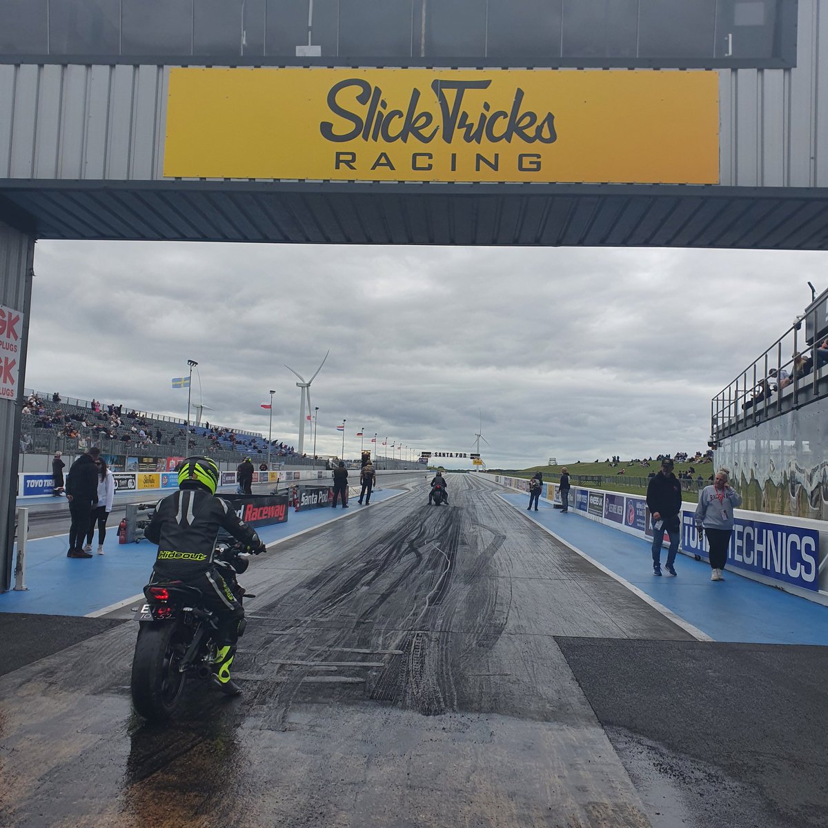 Up at Santa Pod, hosted by Dave Grundy running his Triumph Street Triple 765RS in ET Bike class.
Awesome weekend, so many amazing vehicles and ALL the horsepower! 🤘😁🤘 <a href="/SantaPodRaceway/">Santa Pod Raceway</a> <a href="/UKTriumph/">Triumph Motorcycles</a> <a href="/OfficialTriumph/">Triumph Motorcycles</a>