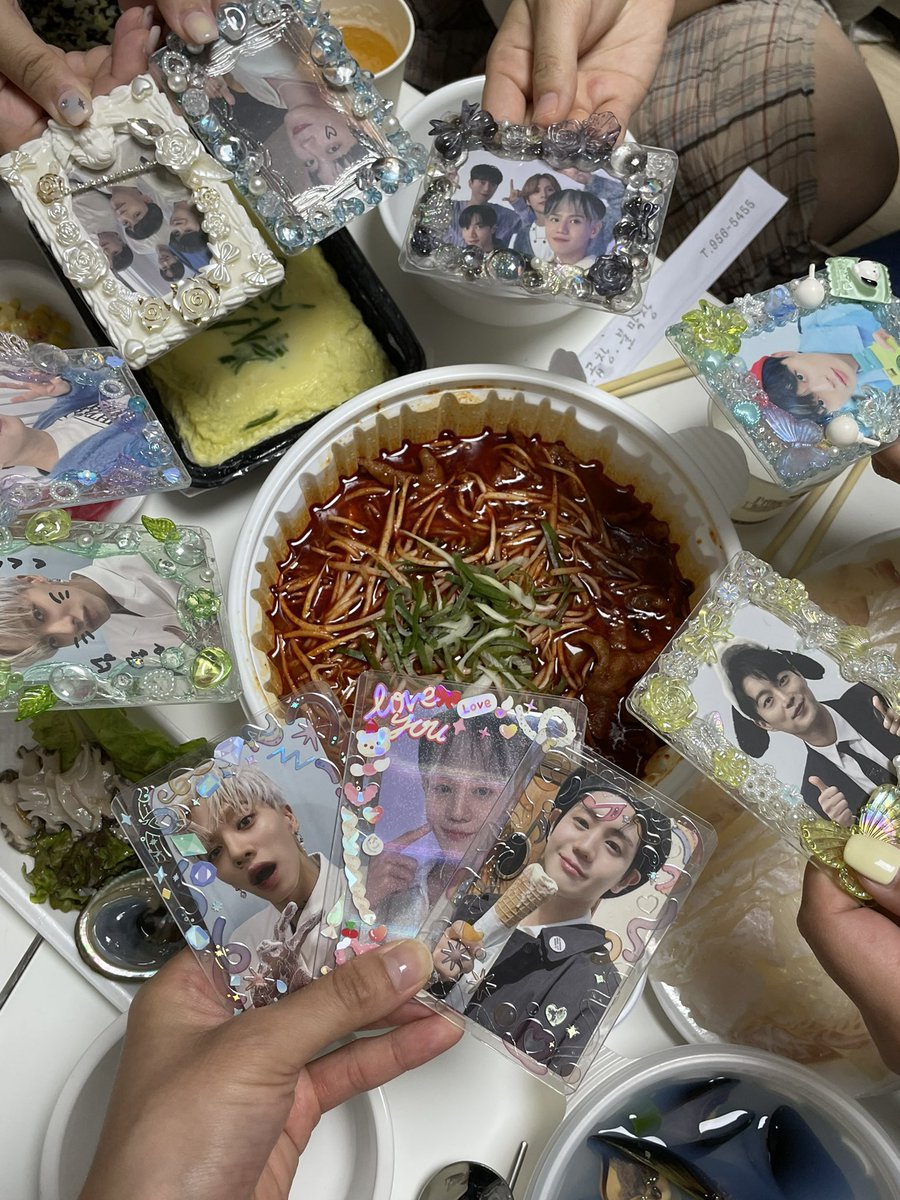 YoSsoBbi's tweet photo. 불토 달려~!~!~!!~!!!! 💙💛💚💜
@pang_mulmandu @yyyyyyj8383 @yeon2_1016 @nana_hi_light @__leemin14 https://t.co/YdY9Okkn75