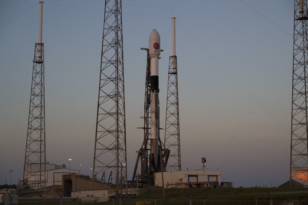 ESA_Euclid's tweet photo. 📍The #DarkUniverse 🕵️‍♂️ detective is on the launch pad, atop the standing rocket.

🚀 Lift off planned at 16:12 BST/17:12 CEST

👀 Follow #ESAEuclid live on #ESAWebTV starting 15:30 BST/16:30 CEST 👉 https://t.co/DwGDEKze7q

📷 ESA - S. Corvaja https://t.co/r4Op74FexC