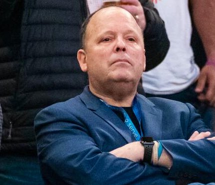 SoyKnicks's tweet photo. Jalen Brunson 4x104
Fred VanVleet 3x130 
Tyrese Haliburton 5x260

RJ Barrett 4x107
Desmond Bane 5x207
Cam Johnson 4x108

Julius Randle 4x106
Jerami Grant 5x160
Kyle Kuzma 4x102

Mitchell Robinson 4x60
Jakob Poeltl 4x80

¡Dime cosas de Leon Rose!

#NewYorkForever #NBA https://t.co/n5N1C8nPuP