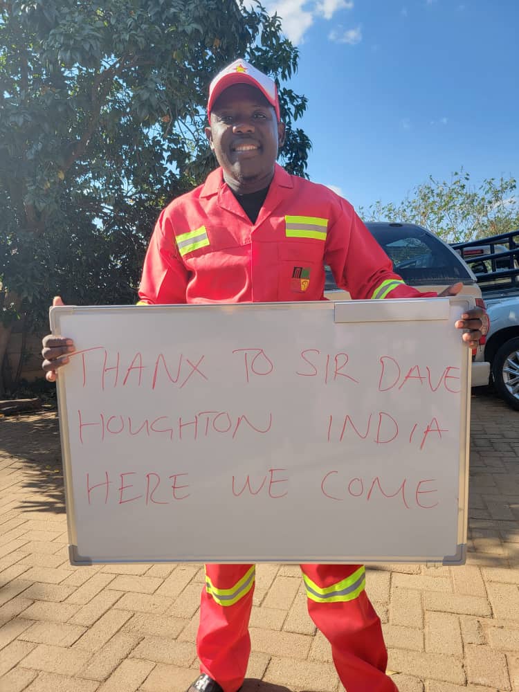 CastleCornerZW's tweet photo. @ZimCricketv pass the message to Sir Dave Houghton
Tomorrow we wear #RedOveralls for #SirDaveHoughton as a way to say #ThankYouGaffer
#WeLoveYouDave
#Red4Danger
#Red4Dave https://t.co/CW7QtVMHlW