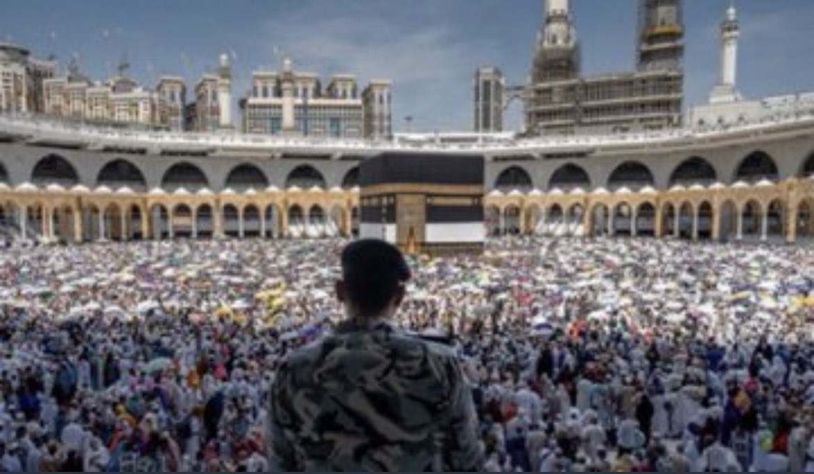 fayezgase's tweet photo. أحمد الله تعالى في كل وقت وفي كل حين على نعمه التي لاتعد ولا تحصى ومنها #نجاح_موسم_الحج لهذا العام ، ثم 
أتقدم بالتهنئة بهذه المناسبة إلى مقام سيدي #خادم_الحرمين_الشريفين يحفظه الله 
وإلى مقام سيدي #ولي_العهد أعزه الله وإلى الأجهزة الحكومية المشاركة وإلى الشعب السعودي الكريم. https://t.co/Y9adBgI68z