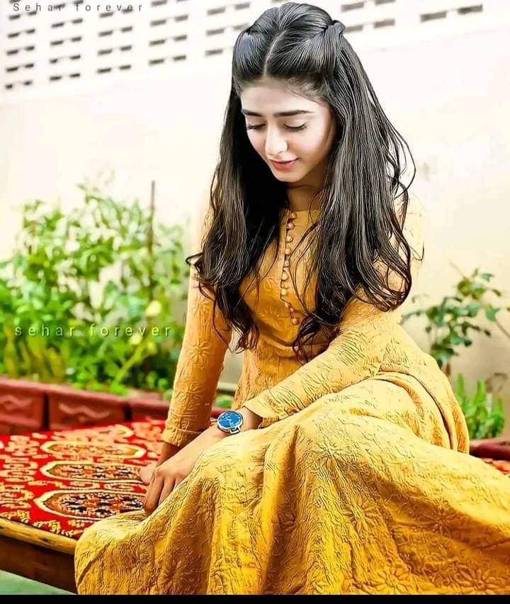 Zoya56581046's tweet photo. نه په ګرمی 
نه په ساړه وومه ځه
غم ته دی تینګه
 لکه د غره وومه ځه 
دا خو حالاتو داسی کړیمه
 سنګه می چی وینی
 داسی نه وومه ځه
خه دی چی مړه یی کړم
 ستا غم بی نیټی
هسی نه هم تنګه
 په ژوندانه وومه ځه
🥀🖤✌ https://t.co/7dXAGbLEYb