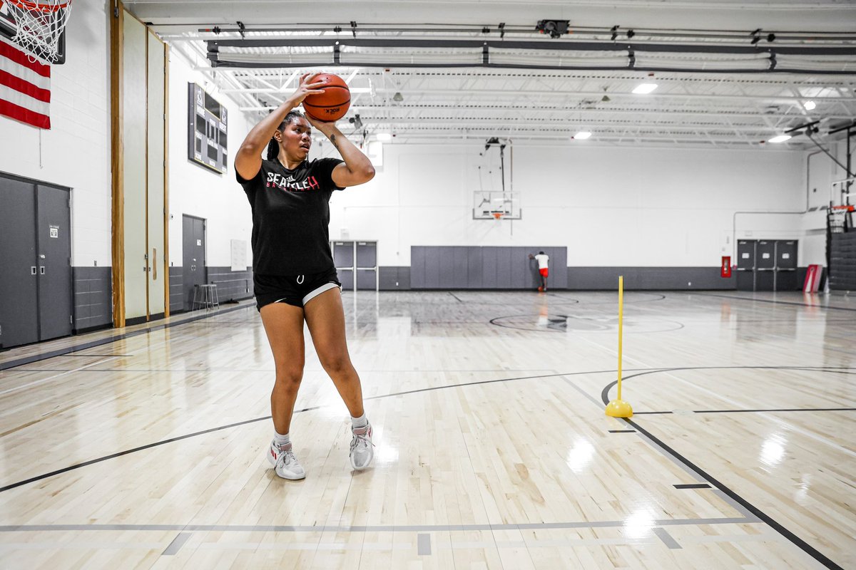 makevperform's tweet photo. Training W/ My Day 1s ✅#summerofseparation 

#explorepage #skilldevelopment #skillstrainer #milwaukee #mequon https://t.co/g4sD6iQ9lg