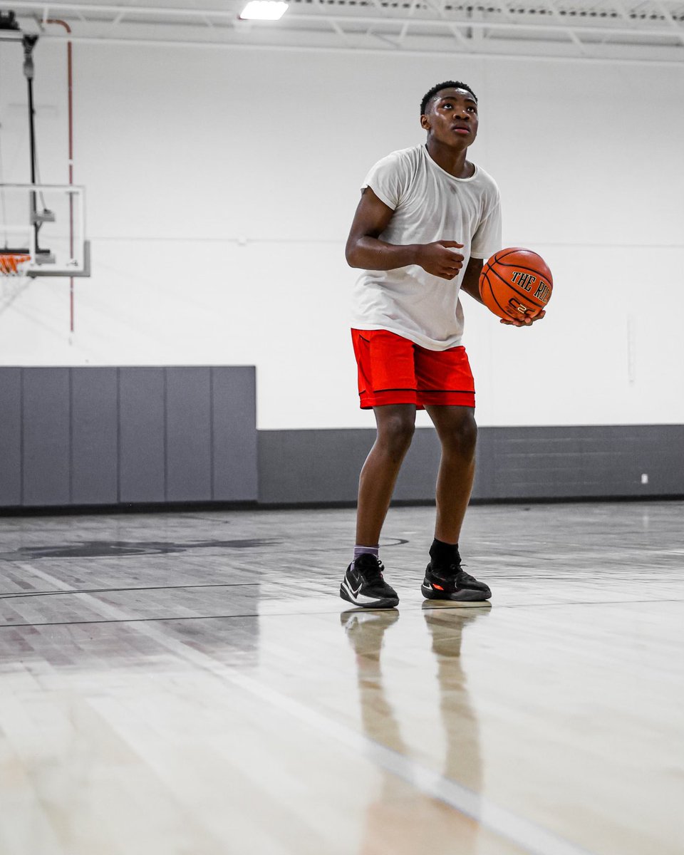 makevperform's tweet photo. Training W/ My Day 1s ✅#summerofseparation 

#explorepage #skilldevelopment #skillstrainer #milwaukee #mequon https://t.co/g4sD6iQ9lg
