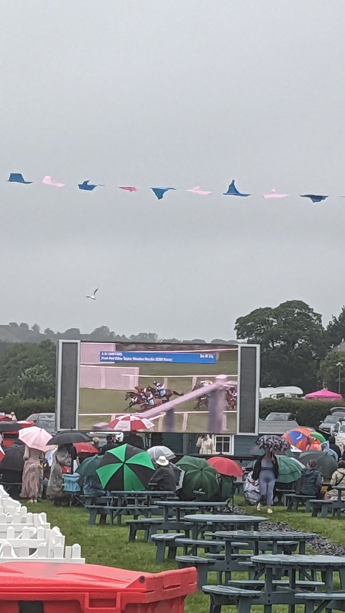 Sdbateson's tweet photo. Had the best day yesterday at Cartmel Races with @UnitChambers Thank you Lisa @RogerD_Unit and the team for your hospitality and all around good fun!! Despite the rain we danced around to Bjorn Again and even got lucky with some winners 🥂🎉🏆 #races #teamunit https://t.co/EQ4Imv27dj