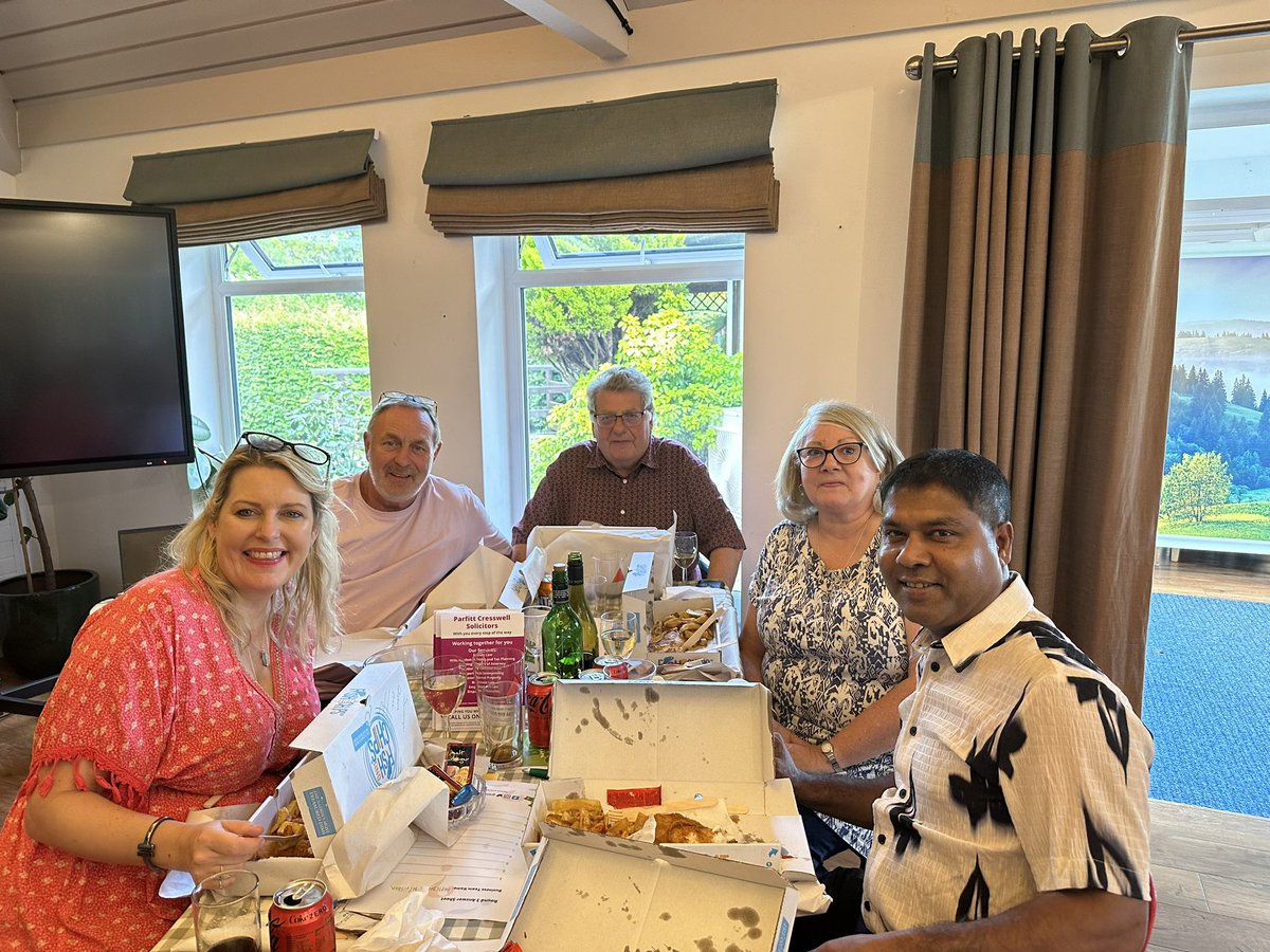 MiahMustak's tweet image. A pleasure to join and support the Biz Quiz fund raising event at @StPeterStJames with @mimsdavies 
It was for a great cause and well attended too. 
Thank you for the introduction of the amazing life care the hospice provides for the patients Wendy Agate and Becky Stevens 🙏