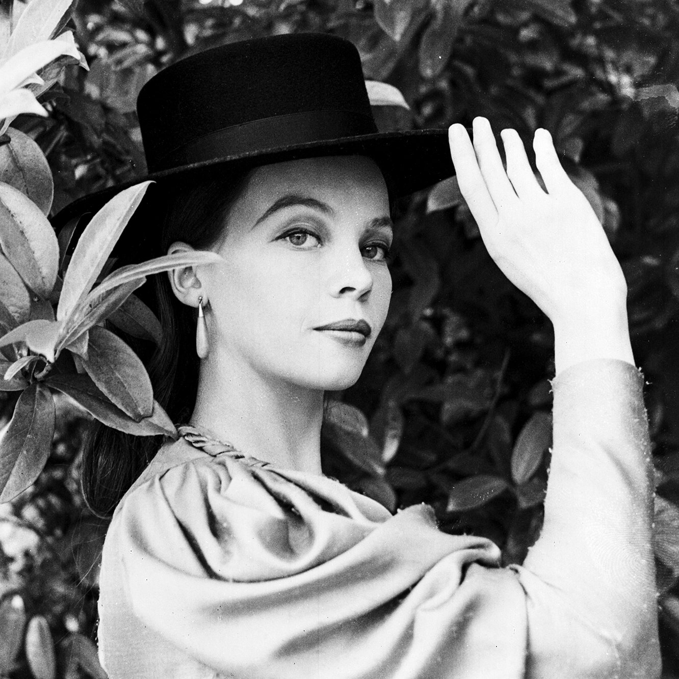 Happy 92nd Birthday to Leslie Caron! 