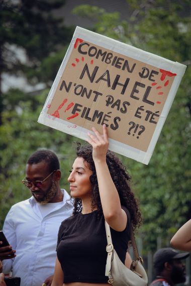 Meurtre de Nahel et révolte des quartiers populaires : le déni permanent du racisme systémique en France - Histoire coloniale et postcoloniale histoirecoloniale.net/Meurtre-de-Nah…