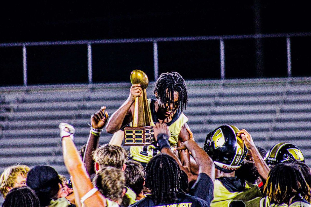 EvanDillard3's tweet photo. County champs 🤝@CoachJC16 @TheCoachBear48 @AL6AFootball @we2_football @iam_sdh20 @TroyRecruiting @TruuuSportsTalk https://t.co/omkU19PbLI