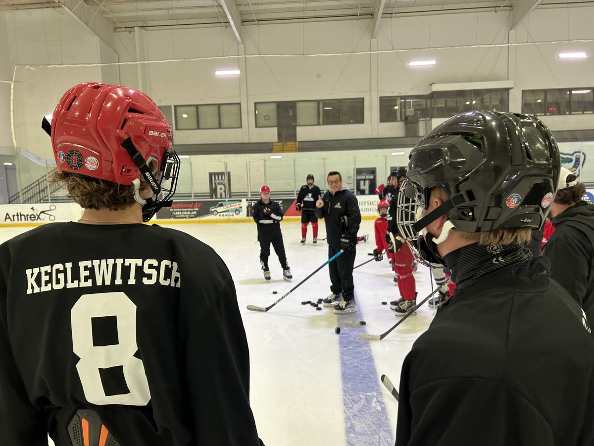 CDLBelfryHockey's tweet photo. Day 3 of the @belfryhockey “Belfry Offense” Summit camp with @EdpHockey. These aren’t drills, these are game situations. #skillsthatseparate https://t.co/Pki0ZDztRD