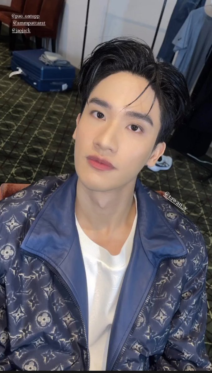 taytaa01's tweet photo. aksksksksksk cakep kak😭😭 #GMMTVFANDAY5xJAKARTA #Tawan_V https://t.co/zH8kLcLsUM