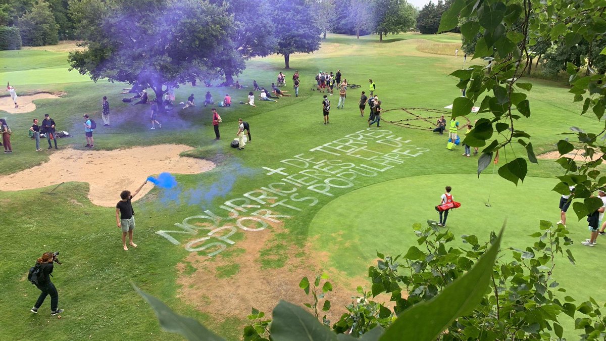 ⛈️ #lEauRageGronde sur #Lyon ⛈️

Les activistes de <a href="/xr_lyon/">Extinction Rebellion Lyon</a> occupent le golf de L’atol (parc de Miribel) pour dénoncer l’accaparement et le gaspillage de l’eau par les plus riches 🤑💧🤑

⛳ Est ce que ce loisir est bien en phase avec l'#UrgenceCliamtique et la #secheresse ? 🙄