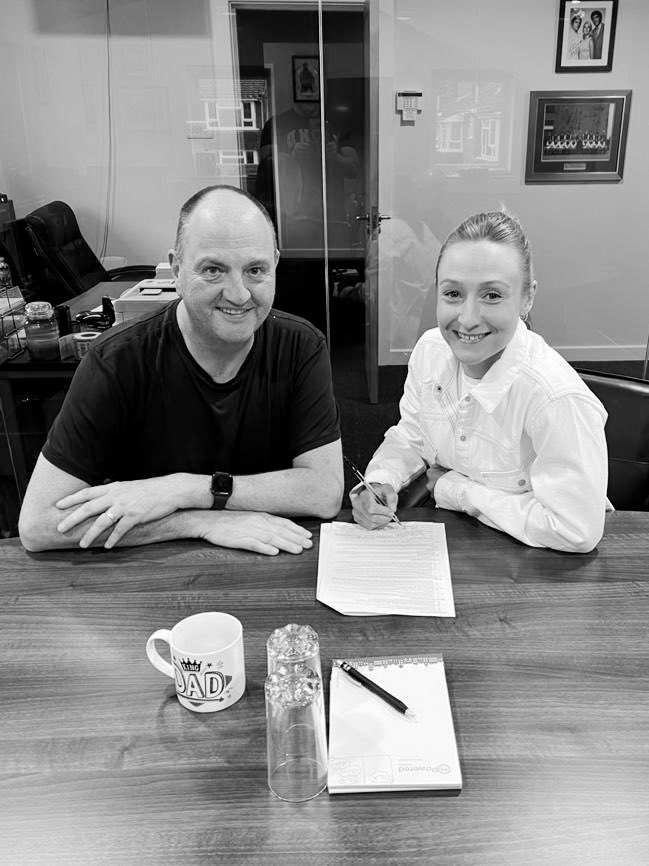 🥊BREAKING NEWS Lauren Parker re-Signs with Goodwin Boxing 

🥊 Heads for European title glory.

Many thanks to Lauren and her trainer Paul Webber for showing continued faith in us.

Read about it here

goodwinboxing.co.uk/news/post/park…