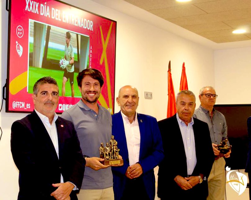 Gracias al @ee_FFCM y a la @FFCM_es por el reconocimiento de ayer en el #DiadelEntrenador, enhorabuena a todos  los premiados @Chusinho1023  @rufi_26 #jorgeVelez y @Juanjobarr 
@AlbaceteBPSAD