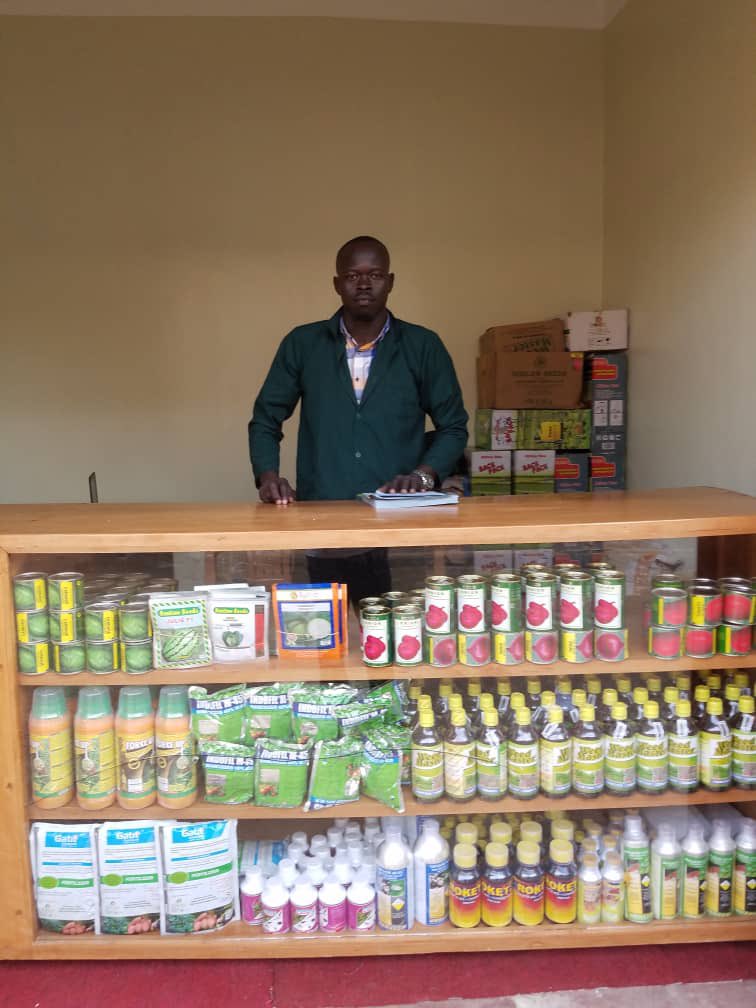 razakomia's tweet photo. Long post alert😫

In 2019, Palladium Group Ltd, implementing the Northern Uganda Transforming the Economy through Climate Smart Agriculture (NUTEC-MD) visited @OmiaLtd in Arua. I was asked how my business (in frame 1 then) could be facilitated to improve livelihoods of smallholder farmers in West Nile. 

Fast forward we signed a partnership agreement in March that year (renewed for another year in March, 2020). What did we agree to do together;

1. Extension services (at the outlet and at the farms ) 
2. Radio Adverts and Talkshows to create awareness.
3. Introduction to key Manufacturers and importers of Agro Inputs in Uganda.
4. Acquired QuickBooks (now we have moved to @Odoo 
5. Establish a network of agents to ensure last mile access to Agro Inputs. The agents hosted demo gardens for Hanson learning. 
6. Enterprise Specific trainings at selected sub/counties 
7. Developed our first website, business plan and operational Manuals
Etc.

This foundational partnership is all that we needed to reach to our customers and retain them. And later, we were able to successfully compete for other opportunities to partner with actors such as @OutboxHub @WashFellowship @USADF @WFPUgandaCD @SNVworld and @ayudaenaccion 

We have grown from that small shop in Arua to 3 locations in the same City, Adjumani, Yumbe, Zombo, Kiryandongo and Kampala. We employ over 34 young people directly, reached to over 30,000 farmers, over 60 agents in the rural areas and take in 15+ interns annually. 

This week, a team led by the Team Leader Palladium together with officials from @UKinUganda paid courtesy at our Kiryandongo outlet. We were very happy to see them. We have on our own sustained almost all the activities we started with them in 2019/2020.

We are grateful. 

Support more young people to cause change in their communities.