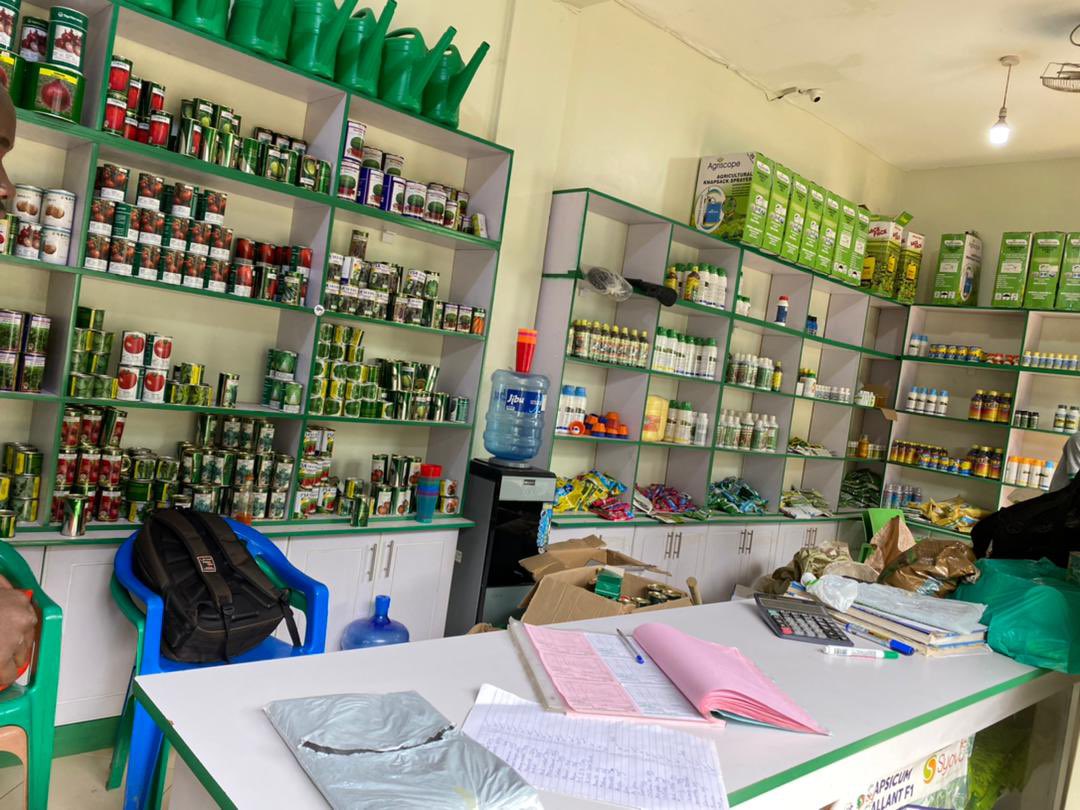 razakomia's tweet photo. Long post alert😫

In 2019, Palladium Group Ltd, implementing the Northern Uganda Transforming the Economy through Climate Smart Agriculture (NUTEC-MD) visited @OmiaLtd in Arua. I was asked how my business (in frame 1 then) could be facilitated to improve livelihoods of smallholder farmers in West Nile. 

Fast forward we signed a partnership agreement in March that year (renewed for another year in March, 2020). What did we agree to do together;

1. Extension services (at the outlet and at the farms ) 
2. Radio Adverts and Talkshows to create awareness.
3. Introduction to key Manufacturers and importers of Agro Inputs in Uganda.
4. Acquired QuickBooks (now we have moved to @Odoo 
5. Establish a network of agents to ensure last mile access to Agro Inputs. The agents hosted demo gardens for Hanson learning. 
6. Enterprise Specific trainings at selected sub/counties 
7. Developed our first website, business plan and operational Manuals
Etc.

This foundational partnership is all that we needed to reach to our customers and retain them. And later, we were able to successfully compete for other opportunities to partner with actors such as @OutboxHub @WashFellowship @USADF @WFPUgandaCD @SNVworld and @ayudaenaccion 

We have grown from that small shop in Arua to 3 locations in the same City, Adjumani, Yumbe, Zombo, Kiryandongo and Kampala. We employ over 34 young people directly, reached to over 30,000 farmers, over 60 agents in the rural areas and take in 15+ interns annually. 

This week, a team led by the Team Leader Palladium together with officials from @UKinUganda paid courtesy at our Kiryandongo outlet. We were very happy to see them. We have on our own sustained almost all the activities we started with them in 2019/2020.

We are grateful. 

Support more young people to cause change in their communities.