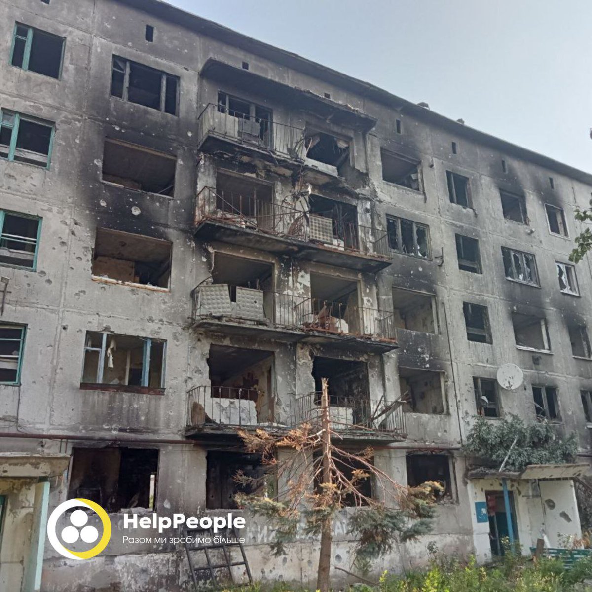 HelpPeopleUA's tweet photo. Today, we were in Chasiv Yar, Donetsk region, doing humanitarian work as evacuation and aid delivery and this is simply heartbreaking 💔#RussianWarCrimes #StandUkraine #Ukraine #Donesk https://t.co/cqSohhbTTR