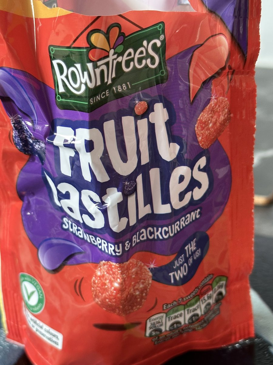 Nabo2603's tweet photo. @ROWNTREES are you missing any yellow fruit pastilles as I have found this imposter in my bag of strawberry &amp; blackcurrant ones? #fruitpastilles https://t.co/cVRaJX3i7p