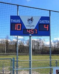 Rik_VdB's tweet photo. Coach nooit op het scorebord, coach altijd op taken, inzet, samenwerken, aanmoedigen! Deze vaardigheden heb je onder controle, het scorebord niet (dat is het gevolg)!
🍀🔥⚽️ #daarisem https://t.co/eGJZa7bcl7