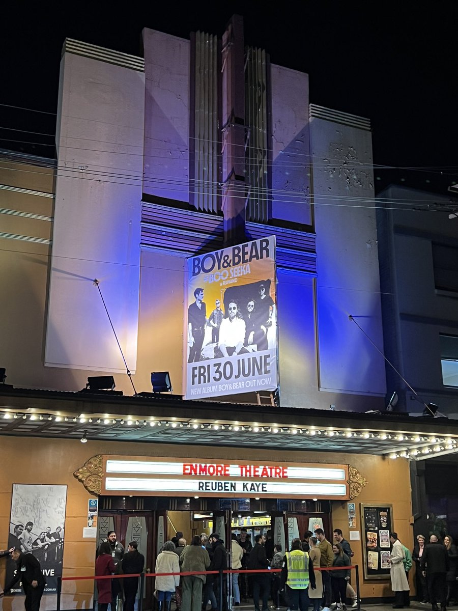 willjb_29's tweet photo. Well what a great way to spend a Saturday night! Just saw the FABULOUS Reuben Kaye, and my gosh it was HILARIOUS!! 🤪 https://t.co/AhYFcC6M88