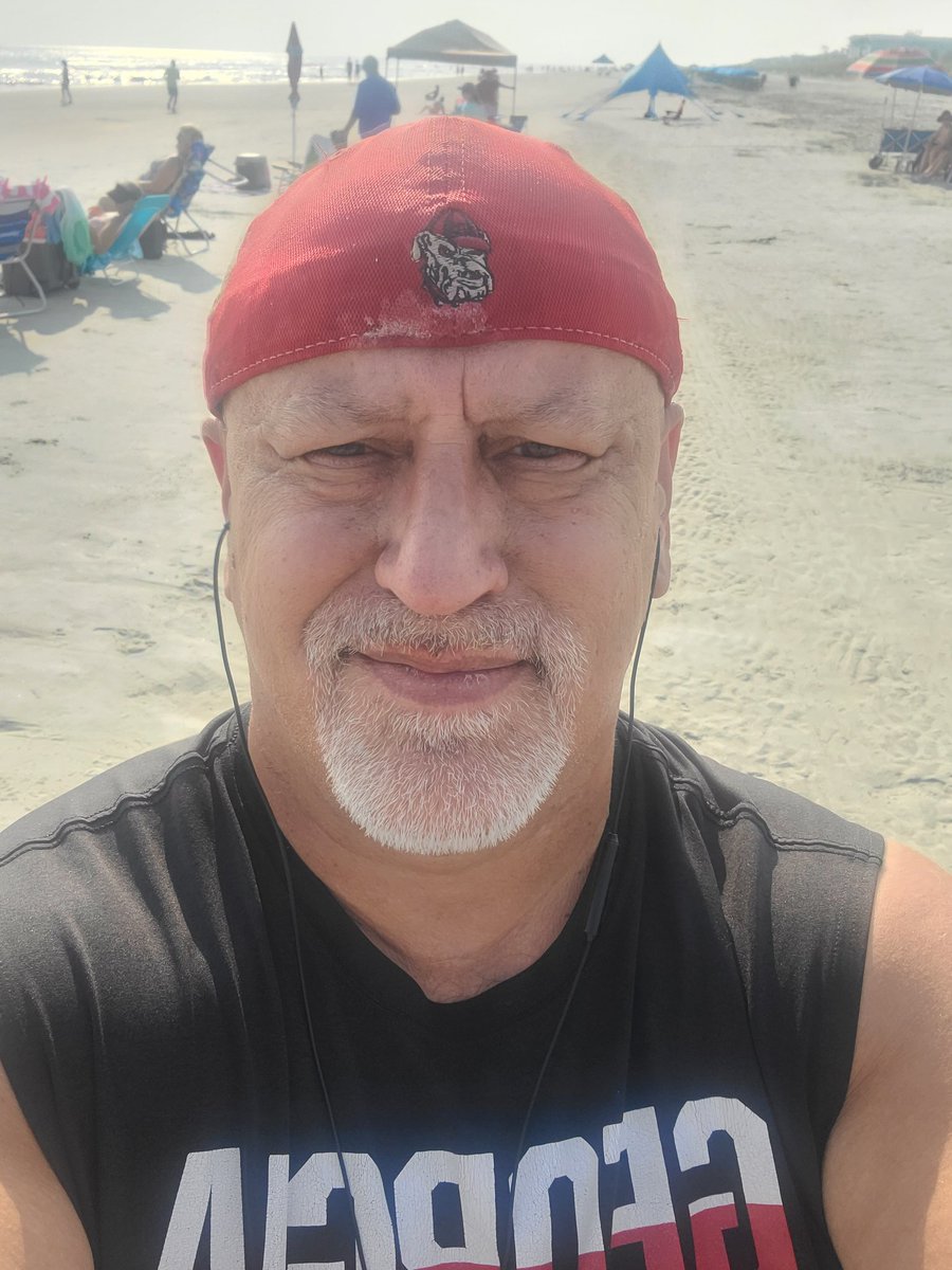 WOOFDAWG1's tweet photo. Car packed 4 hour drive car unpacked Now time for a little #TailgateTraining session HHi style #BEER30 in Bout 7 hours #HBTFD #GoDAWGS WOOF https://t.co/myQnEQGgzc