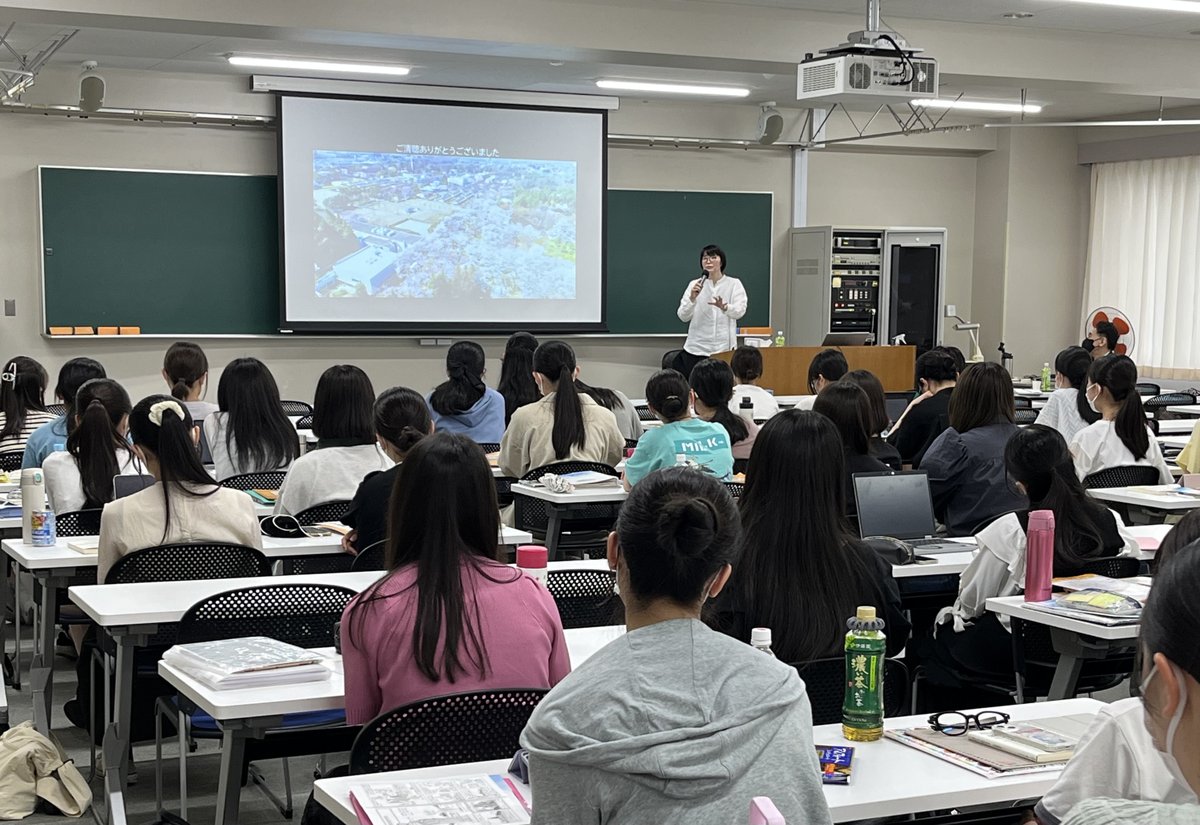 1年生科目「医療人間論」の一コマ。
ハンセン病資料館の学芸員 西浦直子さんによる特別講義としてハンセン病問題についてお話いただきました。
人間の尊厳を守るために、「自分の頭で考えること」の大切さを学びました。
#東邦大学 #看護学部 #キャンパス風景