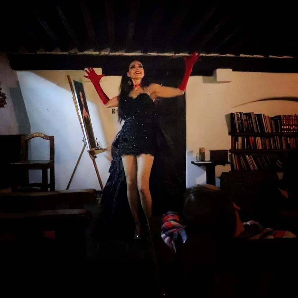 DulceLechuga11's tweet image. Mi hermosa @la_campu sin duda alguna noche ESPECTACULAR celebró tus triunfos , simplemente MARAVILLOSA mi #QueendelModelaje y brillante en #ROJO33 digna representante de dicha puesta en escena , regreso al teatro con éxito total🔴
Diseño vestuario:#ZeuzdelaVega 💃