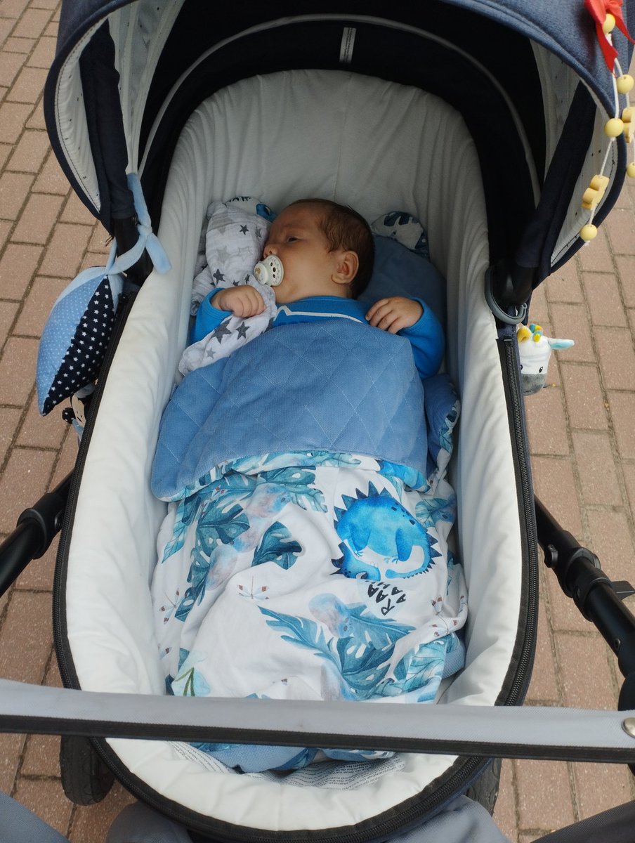 bubustyless's tweet image. Po dwóch miesiącach dali mi samej iść z nim na spacer