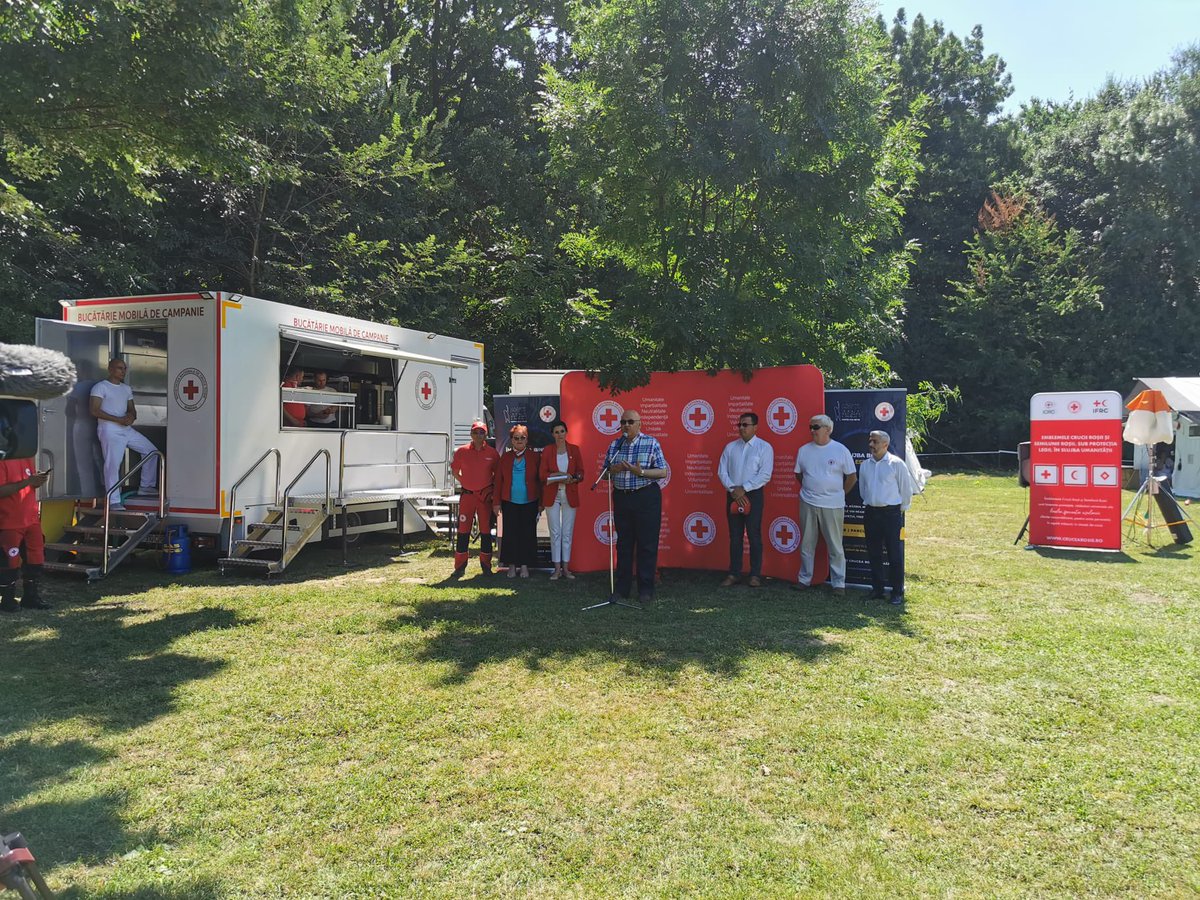 The opening of our 2 days event: White Nights for Black Days. Today we will have lots of seminars and trainings and tonight we will camp and learn survival techniques!⛺️🏕️ #humanity #redcross #ifrc #icrc