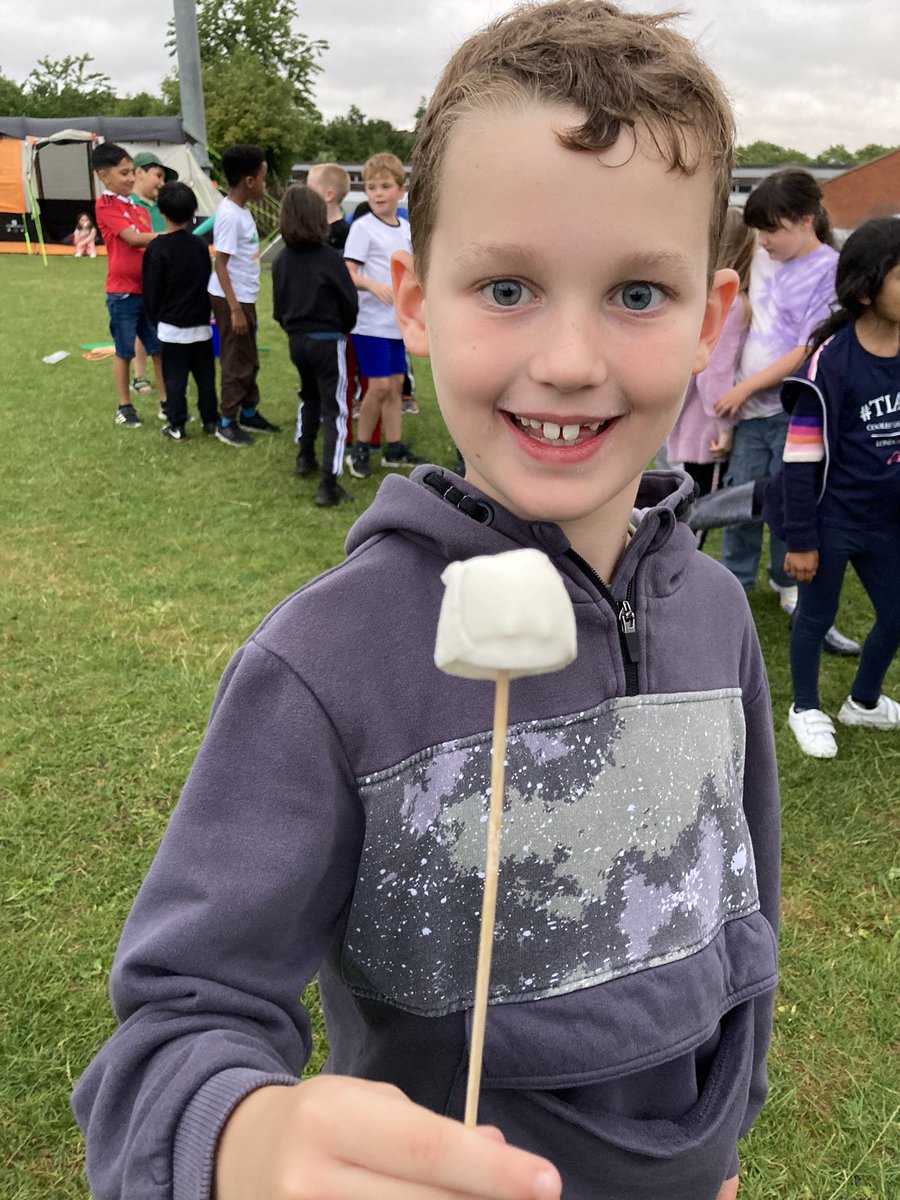 MrsMitchellLMS's tweet photo. Toasting marshmallows @LongMeadowSch https://t.co/4uYucaWbkq