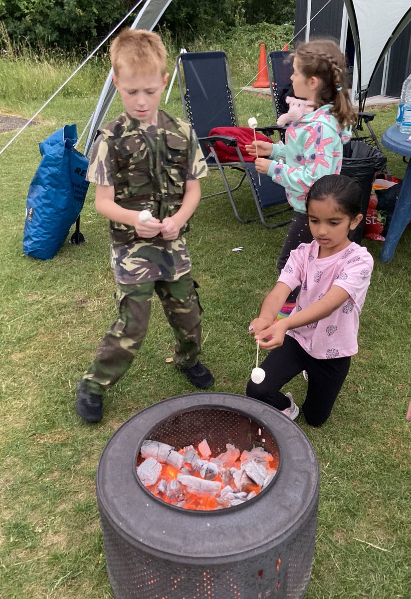 MrsMitchellLMS's tweet photo. Toasting marshmallows @LongMeadowSch https://t.co/4uYucaWbkq
