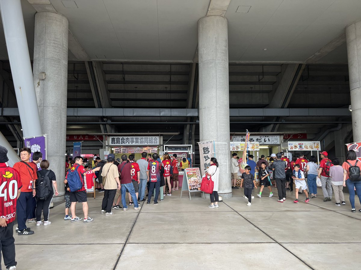 jpn_eye's tweet photo. Few of the over 30 food service booth inside of the Kashima football stadium. They can cook various items that require simmering because the gas service is available. One of the most popular food booth (on the left) serves intestine cooked in miso soup “モツ煮”. It’s tasty! https://t.co/aS1TKPT742