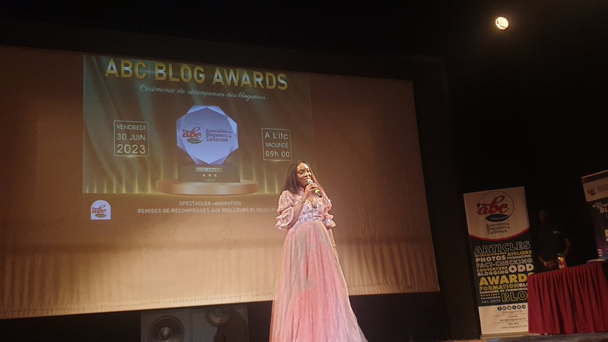 blogueurstd's tweet photo. Clapet final hier de la 4ème édition du #237BloggersSummit. Bravo 👏à l'équipe à leur tête le Président @MaitreAFRA pour la réussite de ce sommet.
Merci beaucoup @BloggersCM pour l'invitation. https://t.co/JG3Bohuuew
