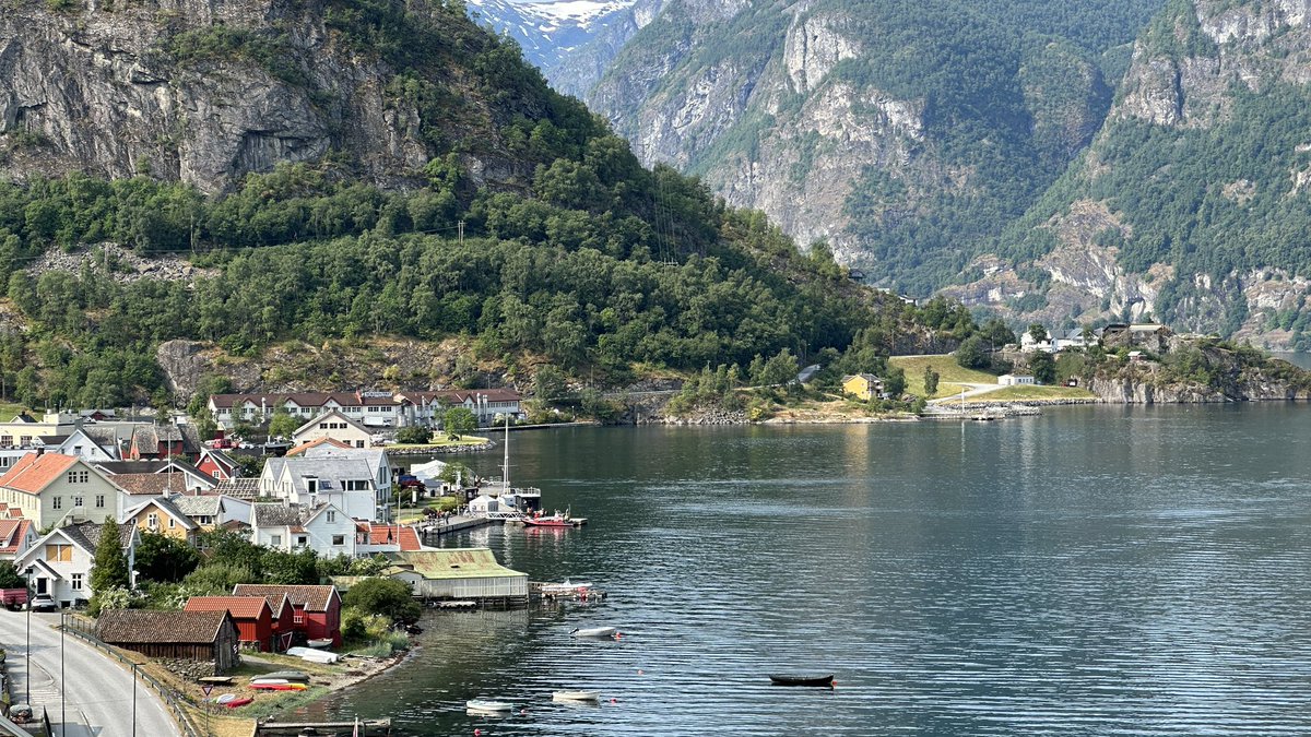 Sesamehouse2's tweet photo. My last morning sunrise, and Norwegian breakfast in Aurland. Morning walk above the town. https://t.co/Hzn8YSrH8r