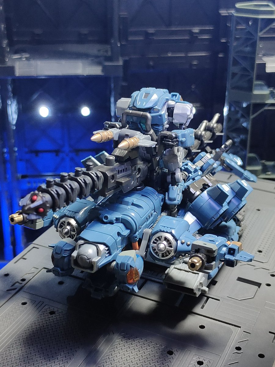 vlnwXs8o2jaHSa2's tweet photo. 【アルゴV.A・スピナルライダー】
PSが搭乗可能な強襲作戦用の水中機動マシン。
先頭部のツインサーチアイにより捕捉された標的は、搭乗するPSが握る大型のハープーンバルカンによる高速射撃で瞬時に海の藻屑と化す。
#ダイアクロン https://t.co/jvsyK5BX25