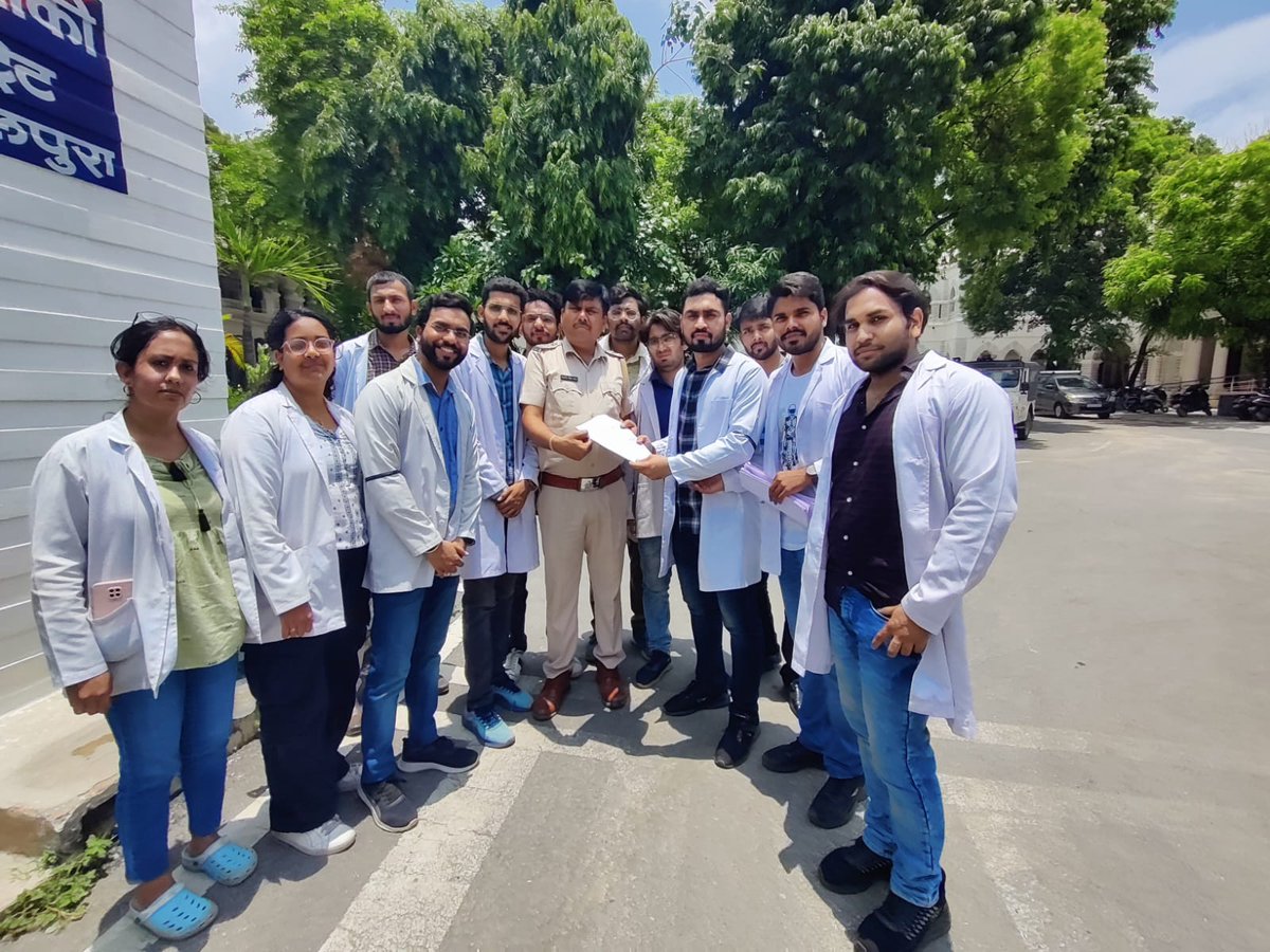 DrBhavnesh's tweet photo. Protest in udaipur against NEXT by students of 6 medical Colleges , NMC should see that students are suffering because of them #NONEXTFOR19BATCH #NONEXT2019BATCH #NEXTEXAM #NEXT @dryogendermalik @DrDhruvchauhan @shubham_a_jha @Indian__doctor https://t.co/KB4fHldvsZ