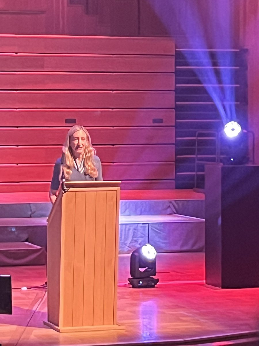 #NextUp Jeanie Suvan…
“How to be cool” 😎 

Surely that’s just being part of #teamPerio 🤷🏻‍♀️