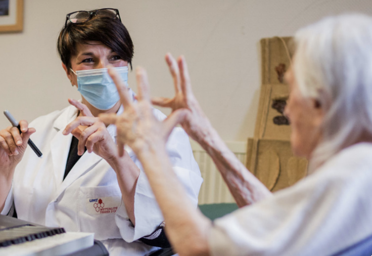 Corollaire de notre combat pour le droit à la #Sante, le <a href="/Groupe_VYV/">Groupe VYV</a> se bat aussi contre la #pauvreté.

À l'occasion de la Journée Mondiale du bandeau blanc contre la pauvreté, j'ai à❤️de mettre en lumière 3 initiatives du <a href="/Groupe_VYV/">Groupe VYV</a> en la matière :

👉L'épicerie sociale et