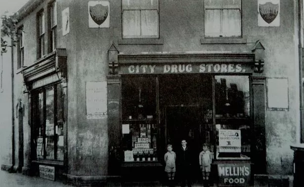 WillHayCardiff's tweet photo. The Evans chemist at 54 Clare Road in the same year

Some things don't change! https://t.co/XNFlr2WjxM